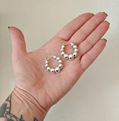 Bubble Ohrringe aus 925 Silber, Kugel Statement Creolen, Chunky Perlen Hoops - CocosyBerlin