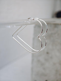 Herz Creolen aus 925 Silber, Minimal Heart Hoop, Love Ohrringe herzförmig - CocosyBerlin