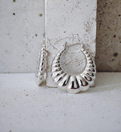 große Statement Croissant Creolen 925 Silber, Chunky Hoop Ohrringe minimalistisch glänzend - CocosyBerlin