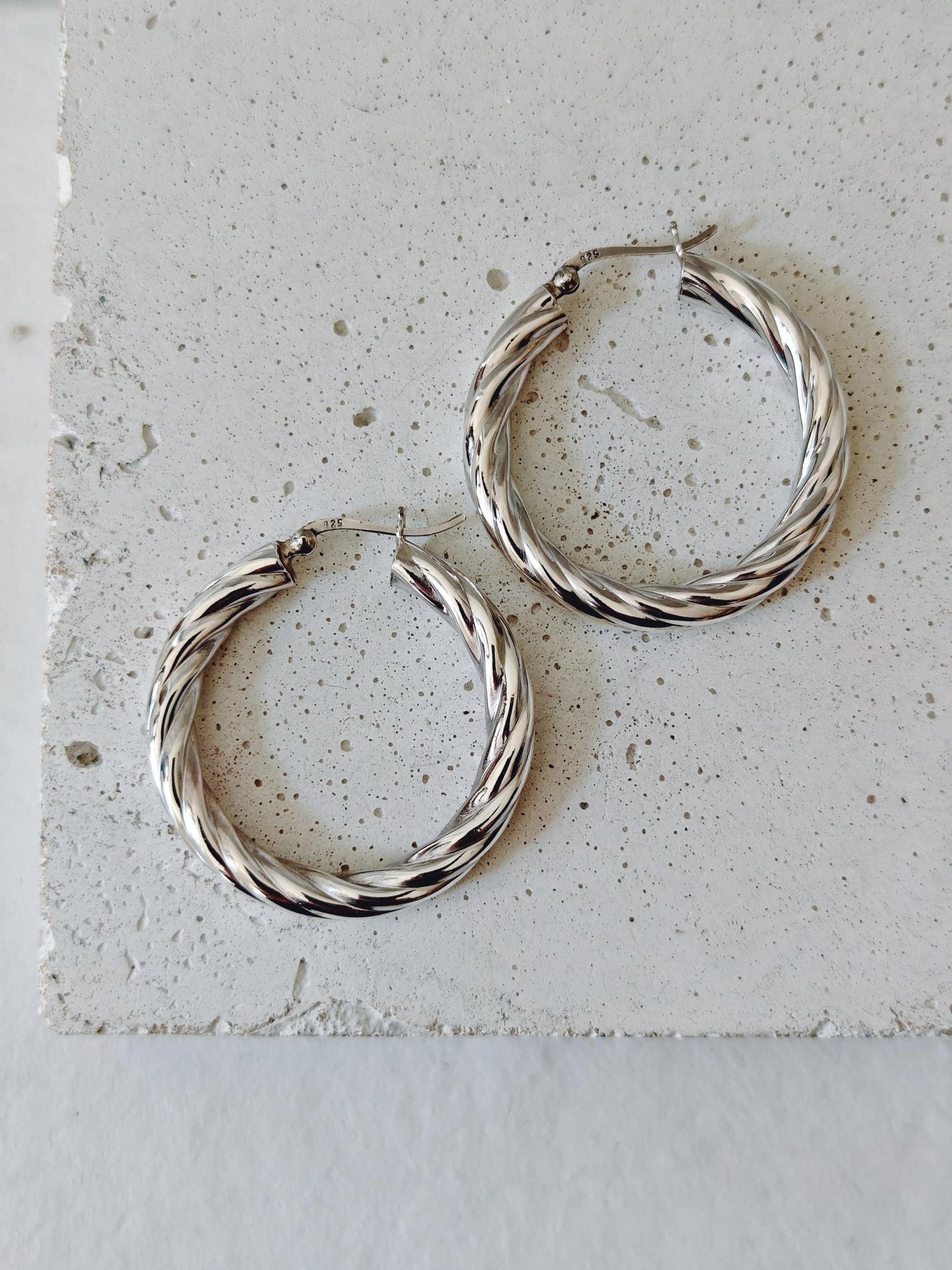 Twisted Chunky Creolen aus 925 Silber, Breite gedrehte Statement Ohrringe, Sterling Silber - CocosyBerlin