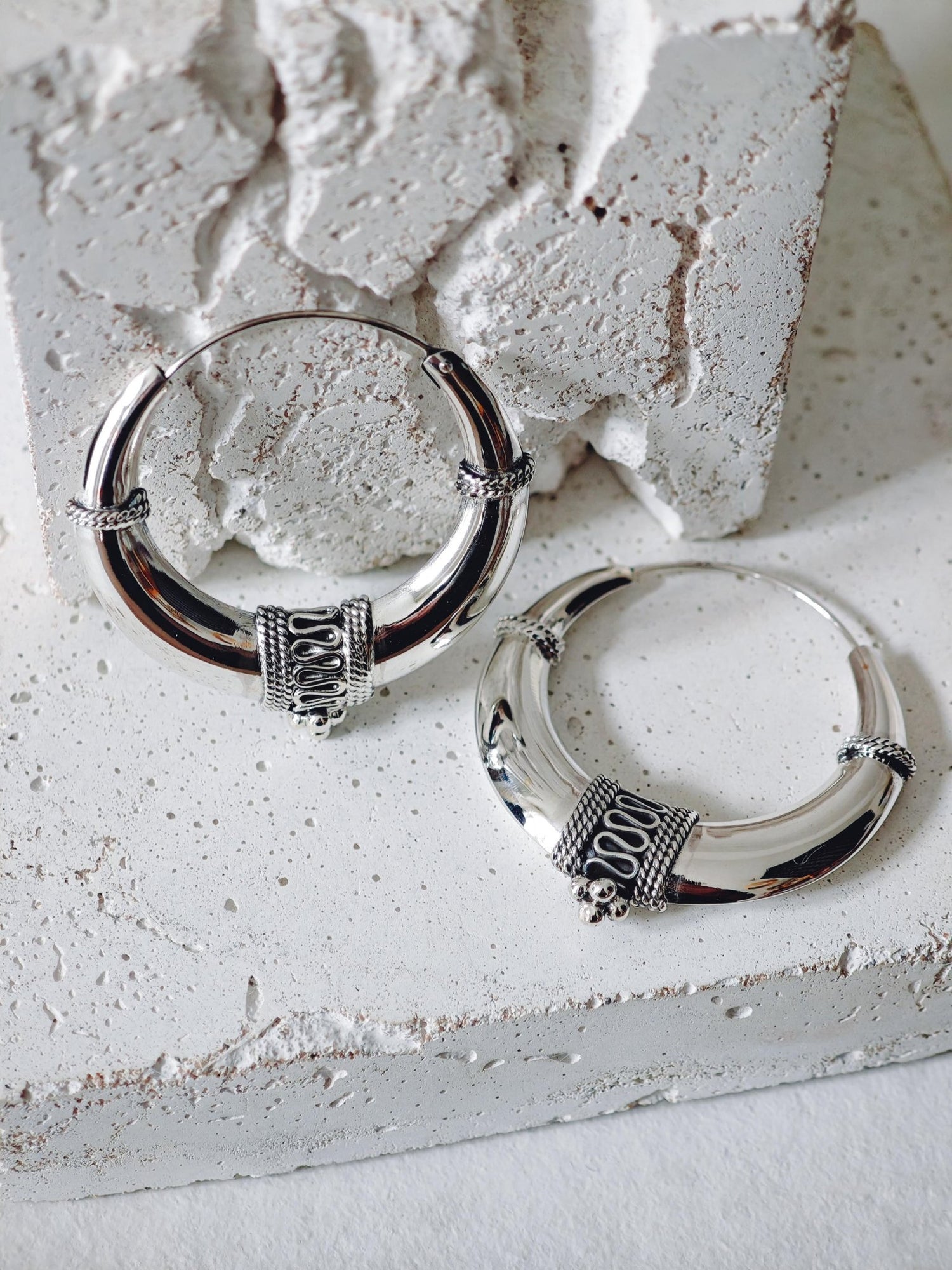 Boho Halbmond Creolen aus 925 Silber, Chunky Sterling Silber Hoop Ohrringe 40 mm, Ethno breite Creolen - CocosyBerlin