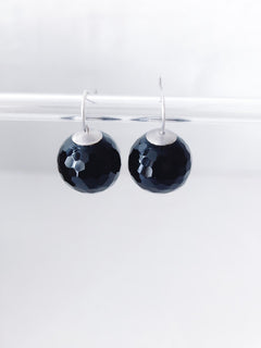 Ohrhänger aus Onyx und 925 Silber, Kugelohrringe, schwarze Kugel facettiert, Minimal Dark Aesthetic - CocosyBerlin