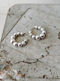 Bubble Ohrringe aus 925 Silber, Kugel Statement Creolen, Chunky Perlen Hoops - CocosyBerlin