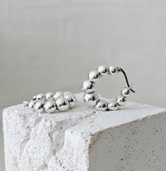 Bubble Ohrringe aus 925 Silber, Kugel Statement Creolen, Chunky Perlen Hoops - CocosyBerlin