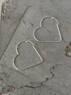 Herz Creolen aus 925 Silber, Minimal Heart Hoop, Love Ohrringe herzförmig - CocosyBerlin