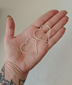 Herz Creolen aus 925 Silber, Minimal Heart Hoop, Love Ohrringe herzförmig - CocosyBerlin