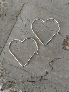 Herz Creolen aus 925 Silber, Minimal Heart Hoop, Love Ohrringe herzförmig - CocosyBerlin