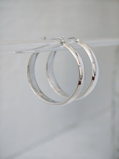 Große Creolen aus Silber 925, Breite gewölbte Ohrringe, Minimal Statement Oversized Hoops - CocosyBerlin