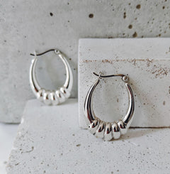 Statement ovale Creolen 925 Silber, Croissant Design Ohrringe, Chunky Hoop Ohrringe minimalistisch - CocosyBerlin
