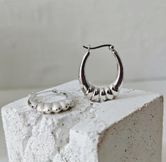 Statement ovale Creolen 925 Silber, Croissant Design Ohrringe, Chunky Hoop Ohrringe minimalistisch - CocosyBerlin