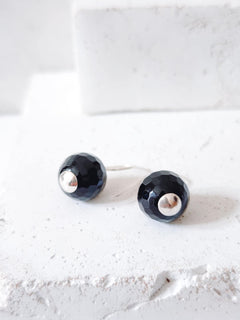 Ohrhänger aus Onyx und 925 Silber, Kugelohrringe, schwarze Kugel facettiert, Minimal Dark Aesthetic - CocosyBerlin