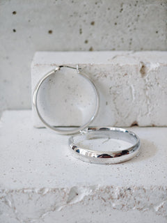Große Creolen aus Silber 925, Breite gewölbte Ohrringe, Minimal Statement Oversized Hoops - CocosyBerlin