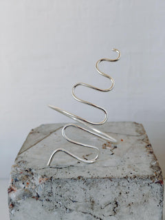 Silberner Oberarmreif aus Messing, versilbert, Boho Armreif Schlange, Statement Armschmuck minimalistisch - CocosyBerlin