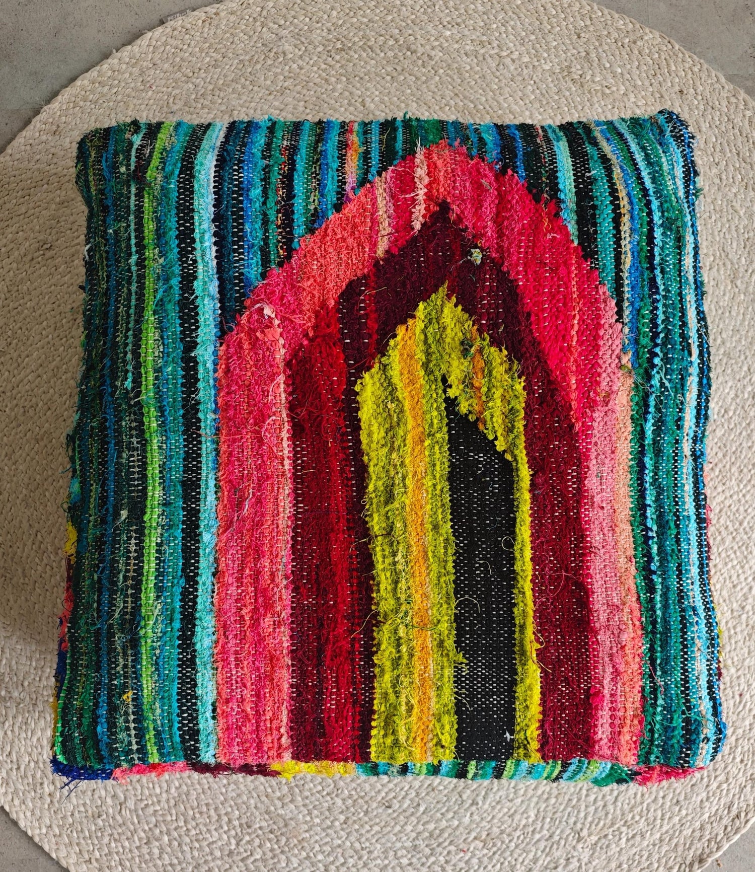 Marokkanischer Pouf bunt mit geometrischen Muster, Upcyling Pouf aus Stoffresten, Boho Sitzkissen - CocosyBerlin