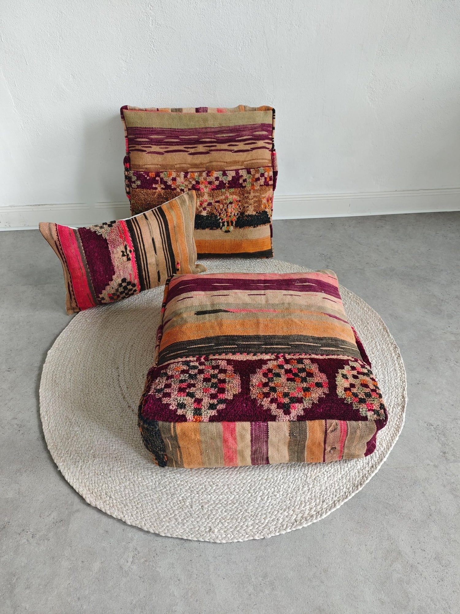 Marokkanischer Vintage Pouf, Berber Bodenkissen, Boho Sitzkissen aus Wolle, handarbeit - CocosyBerlin