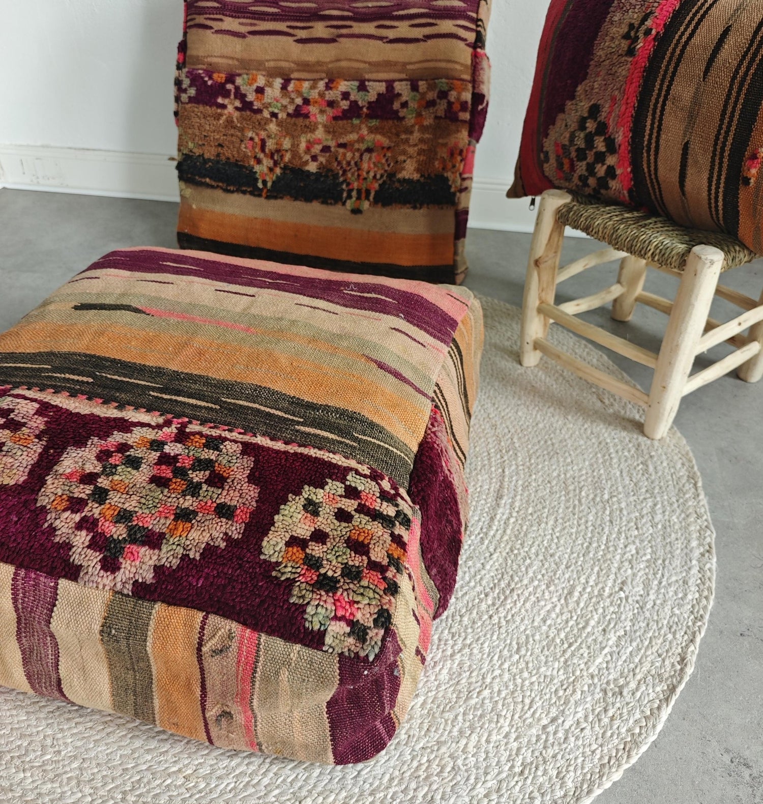 Marokkanischer Vintage Pouf, Berber Bodenkissen, Boho Sitzkissen aus Wolle, handarbeit - CocosyBerlin