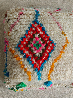Beni Ourain Pouf aus Wolle, Handgemachtes Bodenkissen Marokko, Bunter Boho Pouf - CocosyBerlin