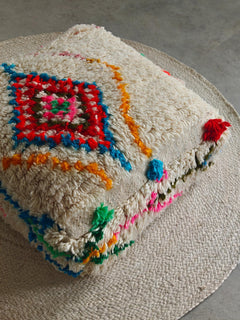 Beni Ourain Pouf aus Wolle, Handgemachtes Bodenkissen Marokko, Bunter Boho Pouf - CocosyBerlin