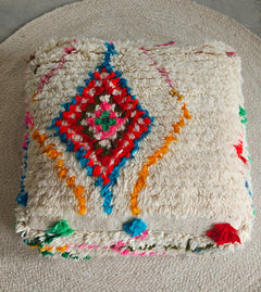 Beni Ourain Pouf aus Wolle, Handgemachtes Bodenkissen Marokko, Bunter Boho Pouf - CocosyBerlin