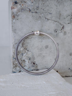Statement Bali Armreif aus 925 Silber, Minimalistischer massiver Armreif, Kugelverschluß - CocosyBerlin