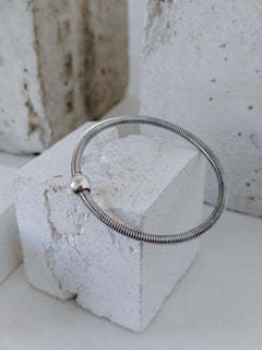 Statement Bali Armreif aus 925 Silber, Minimalistischer massiver Armreif, Kugelverschluß - CocosyBerlin