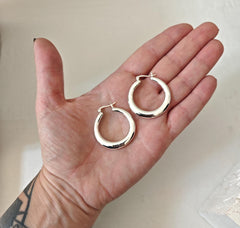 Chunky Creolen aus 925 Silber 34 mm groß, breite Hoop Ohrringe, minimal Statement, Sommer Schmuck - CocosyBerlin