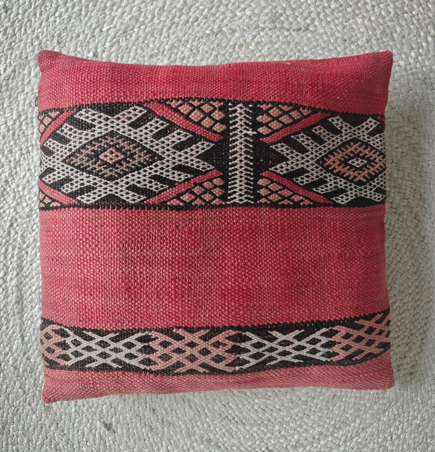 Vintage Pouf aus Marokko, Altrosa Bodenkissen aus Vintage Teppich, Berber Pouf, Moroccan Floor Cushion, Boho Kissenhülle - CocosyBerlin