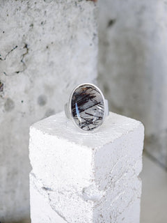925 Silber Ring mit ovalem Turmalinquarz, Großer Statement Cabochon Ring, Black Rutile Edelstein Ring - CocosyBerlin