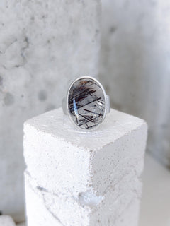 925 Silber Ring mit ovalem Turmalinquarz, Großer Statement Cabochon Ring, Black Rutile Edelstein Ring - CocosyBerlin