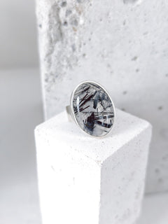 925 Silber Ring mit ovalem Turmalinquarz, Großer Statement Cabochon Ring, Black Rutile Edelstein Ring - CocosyBerlin