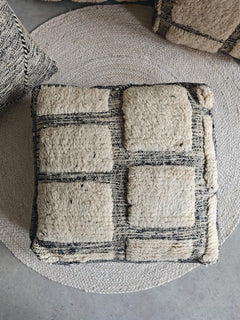 Berber Pouf & Kissenhülle aus Marokko, Beige Schwarz, Geometrische Muster, Handgefertigte Boho Wohnaccessoires - CocosyBerlin