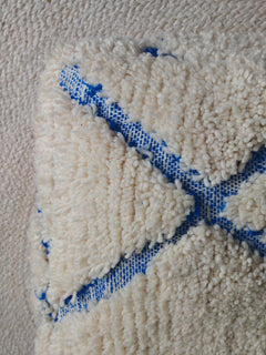 Pouf aus Marokko, Bodenkissen aus Wolle Beige Blau, Handgefertigter Boho Beni Ourain Berber Pouf - CocosyBerlin