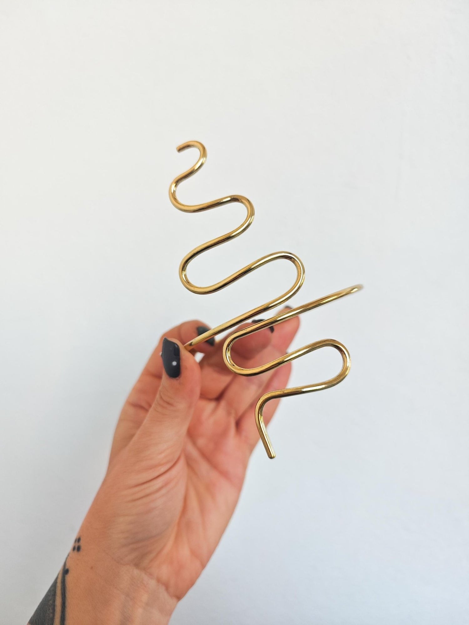 Oberarmreif aus Messing Gold, Boho Armreif Schlange, minimalist Arm Cuff, Statement Armschmuck - CocosyBerlin