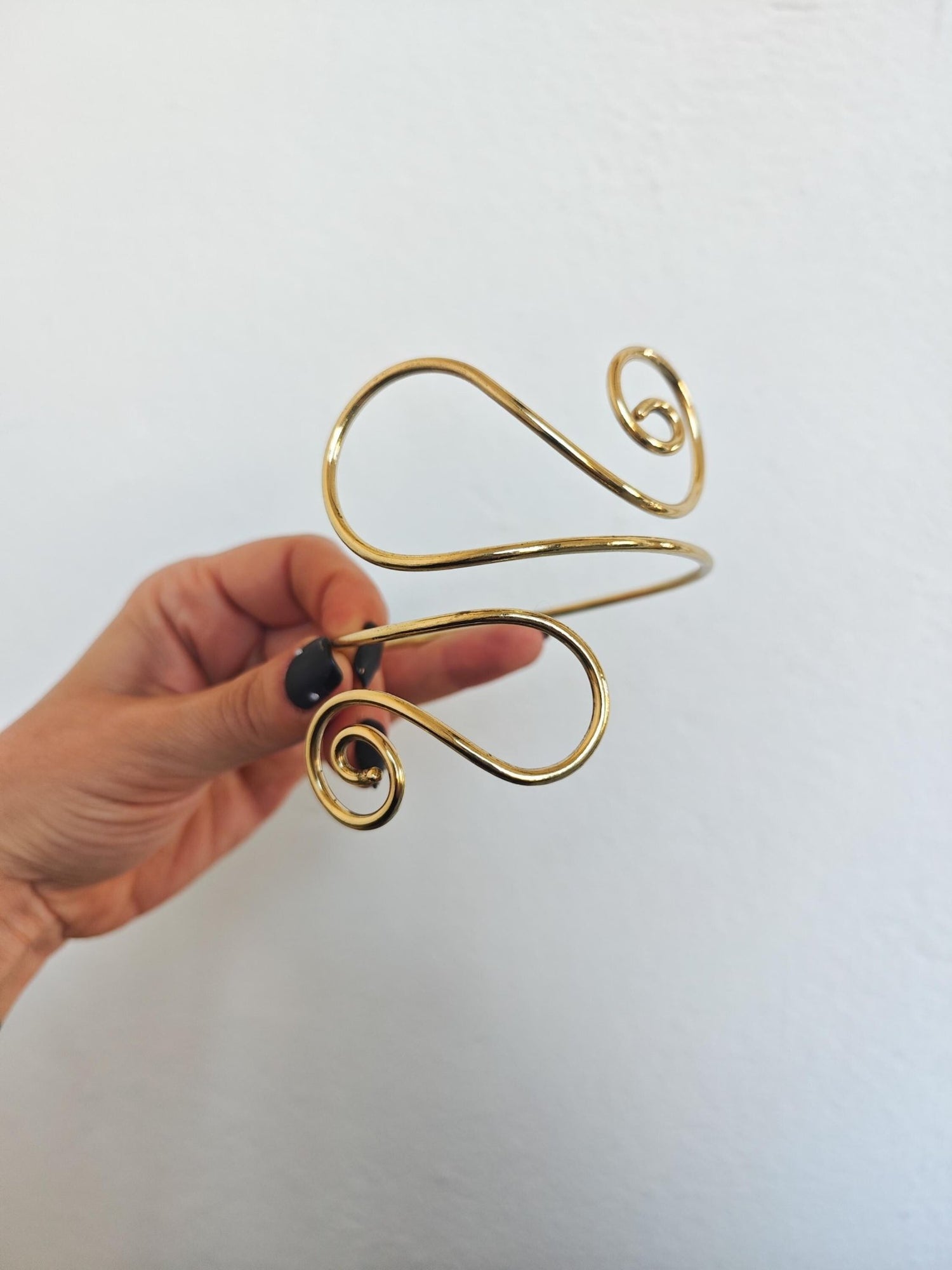goldener Oberarmreif aus Messing, Boho Armreif verspielt, Sommer Armschmuck - CocosyBerlin