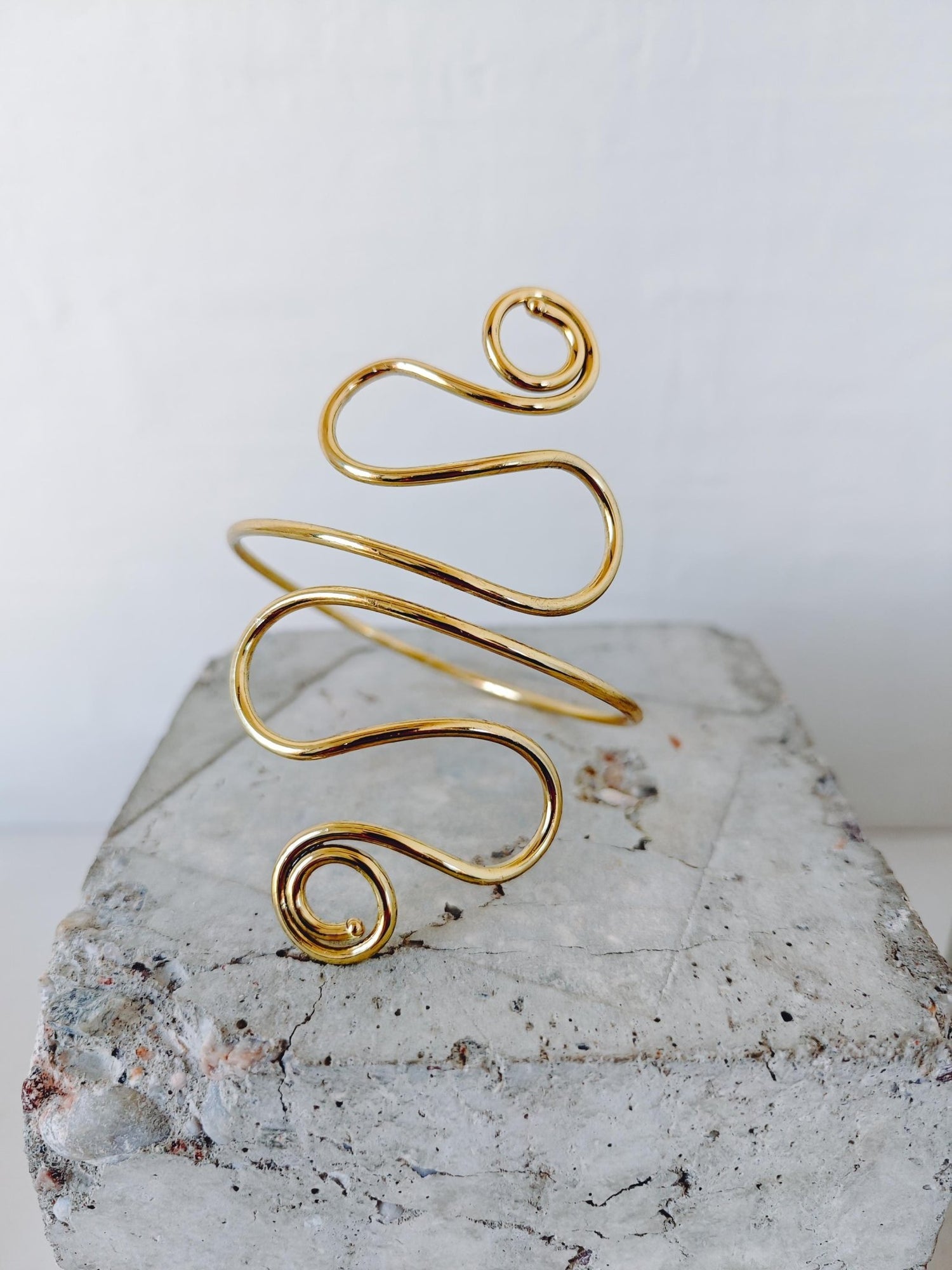 Oberarmreif aus Messing verspielt, Boho Festival Armschmuck, Hippie Sommer Schmuck - CocosyBerlin