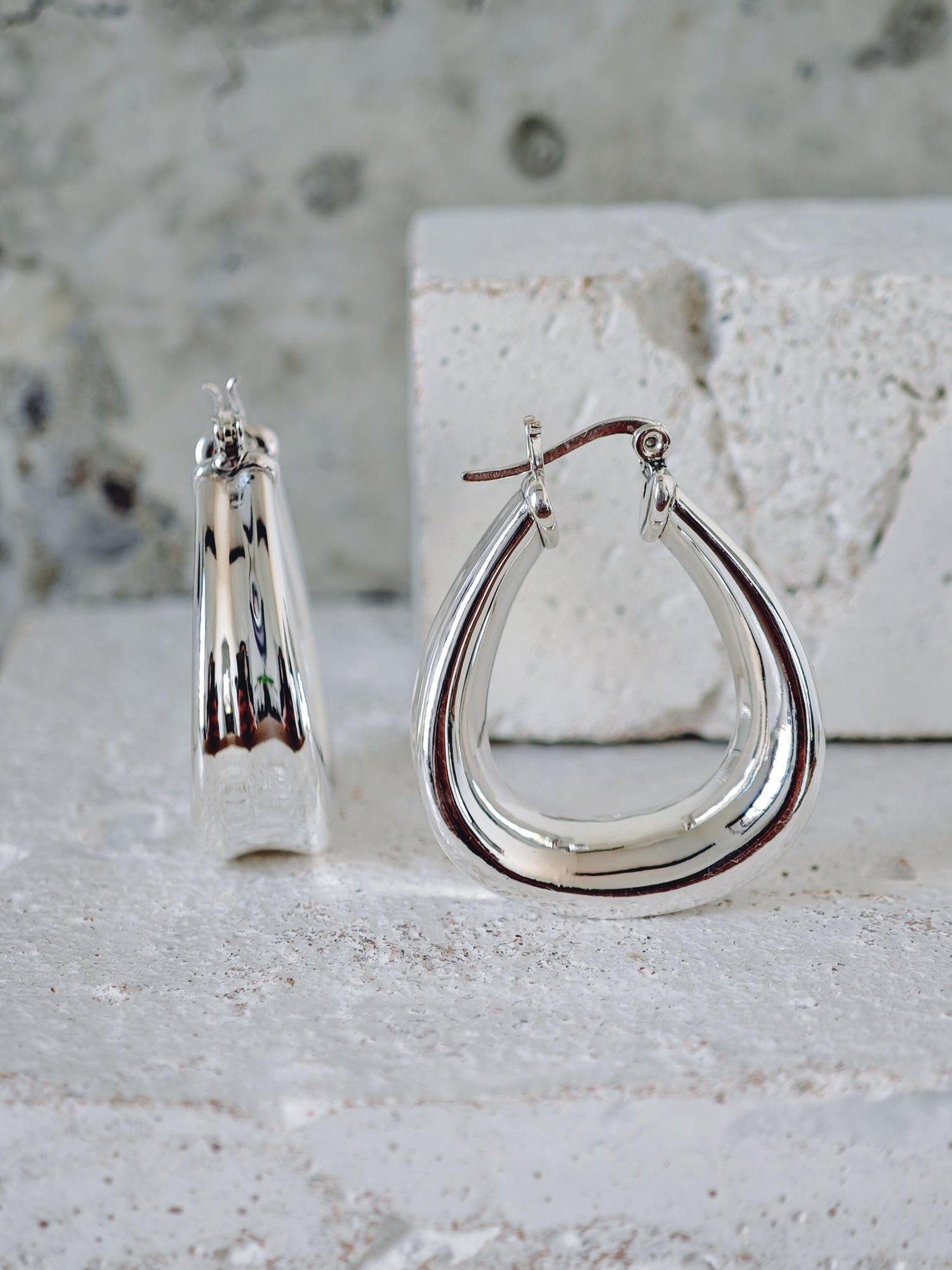 Statement Silber Creolen, Puffy Hoop Ohrringe, Große Chunky Creolen aus 925 Silber in Trapez Form, Minimalistisch - CocosyBerlin