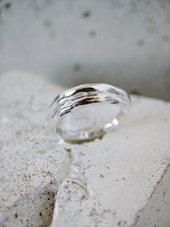 Organischer 925 Silber Ring, Raw Statement Stapelring, Gehämmerter Silberring - CocosyBerlin