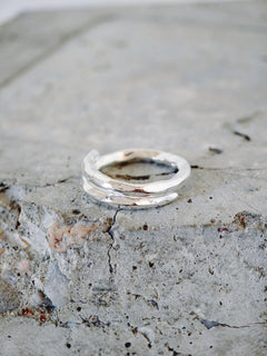 Organischer 925 Silber Ring, Raw Statement Stapelring, Gehämmerter Silberring - CocosyBerlin