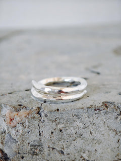 Organischer 925 Silber Ring, Raw Statement Stapelring, Gehämmerter Silberring - CocosyBerlin