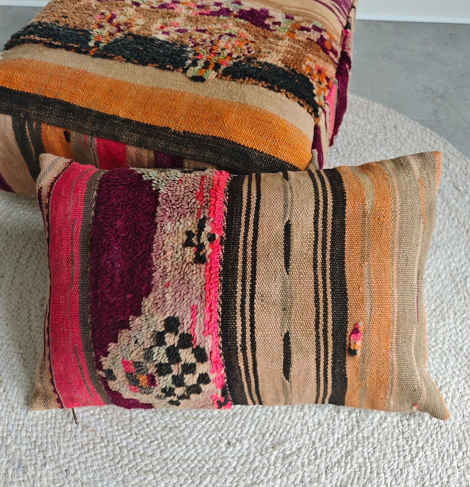 Marokkanischer Vintage Pouf, Berber Bodenkissen, Boho Sitzkissen aus Wolle, handarbeit - CocosyBerlin