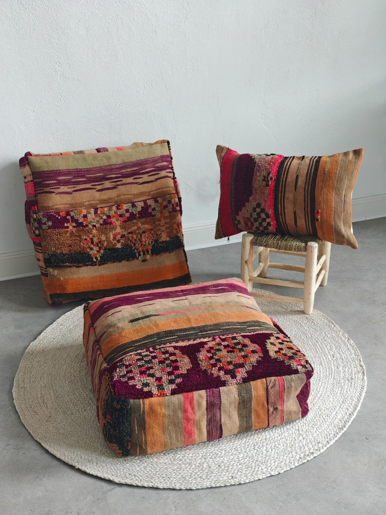 Marokkanischer Vintage Pouf, Berber Bodenkissen, Boho Sitzkissen aus Wolle, handarbeit - CocosyBerlin