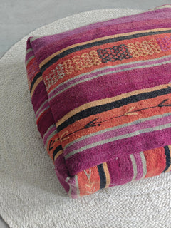 Marokkanischer Vintage Pouf, Berber Bodenkissen, Boho Sitzkissen aus Wolle, handarbeit - CocosyBerlin