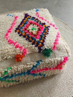 Beni Ourain Pouf aus Wolle, Handgemachtes Bodenkissen Marokko, Bunter Boho Pouf - CocosyBerlin