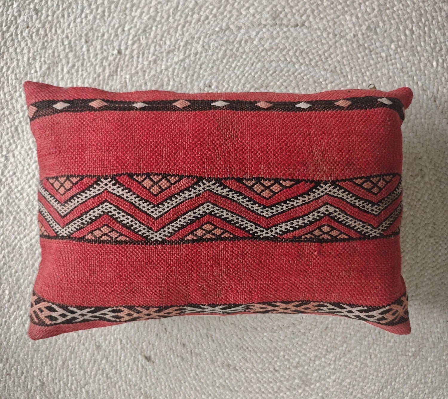 Vintage Pouf aus Marokko, Altrosa Bodenkissen aus Vintage Teppich, Berber Pouf, Moroccan Floor Cushion, Boho Kissenhülle - CocosyBerlin