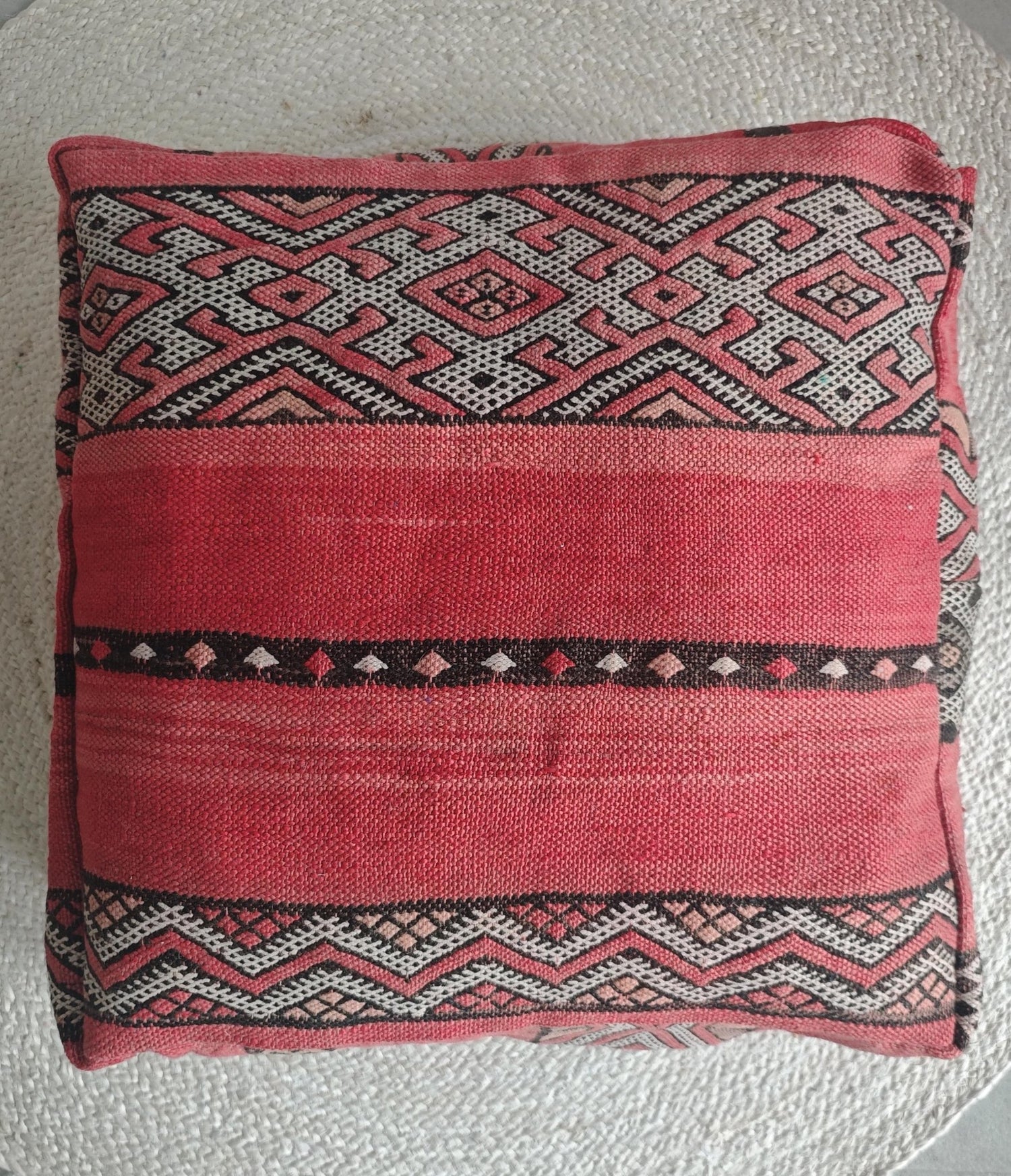 Vintage Pouf aus Marokko, Altrosa Bodenkissen aus Vintage Teppich, Berber Pouf, Moroccan Floor Cushion, Boho Kissenhülle - CocosyBerlin
