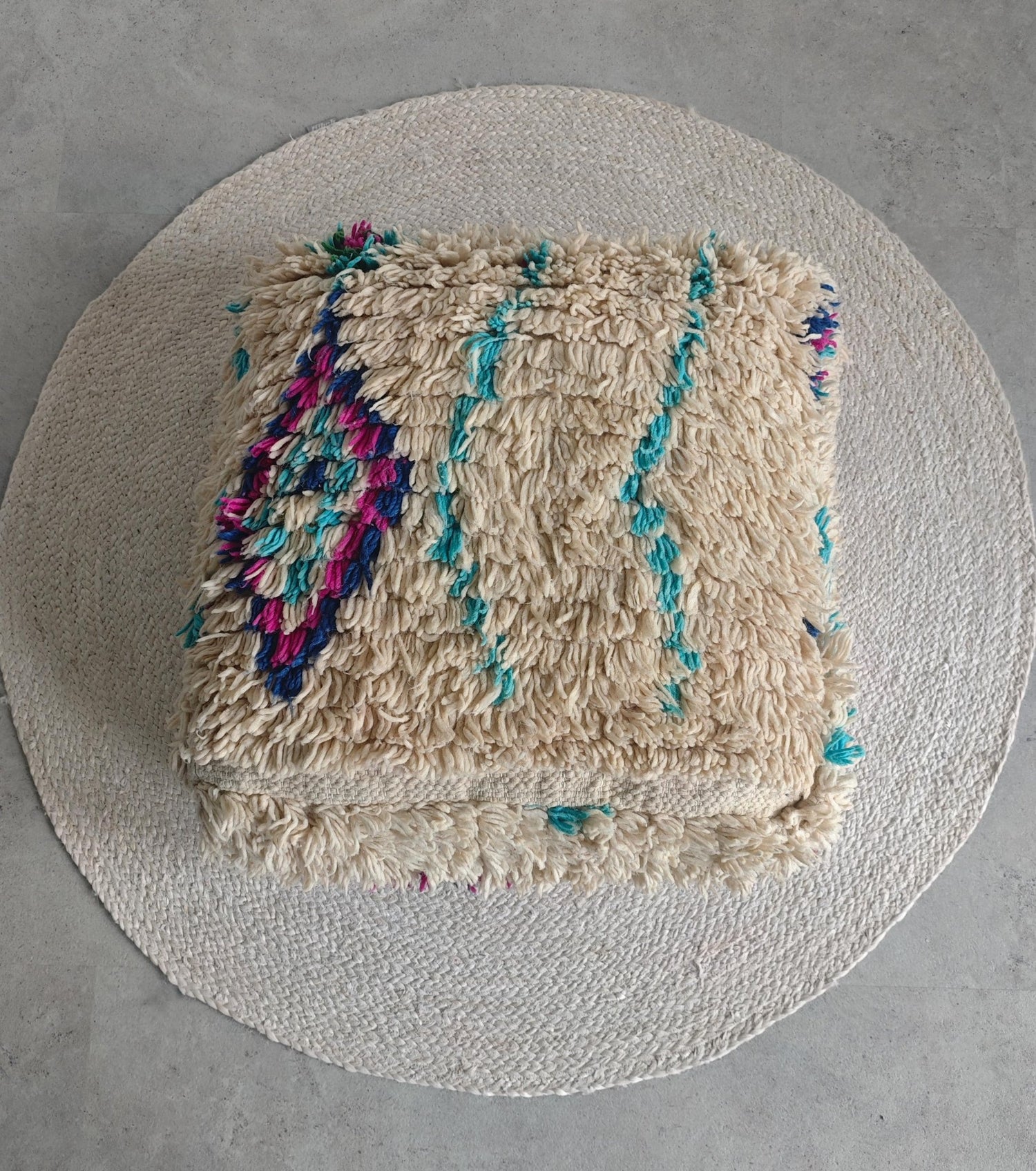 Beni Ourain Pouf aus Wolle, Handgemachtes Bodenkissen Marokko, Türkis Lila Boho Pouf - CocosyBerlin
