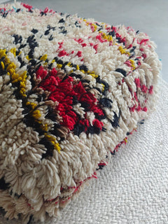 Beni Ourain Pouf aus Wolle, Handgemachtes Bodenkissen Marokko, Bunter Boho Pouf - CocosyBerlin