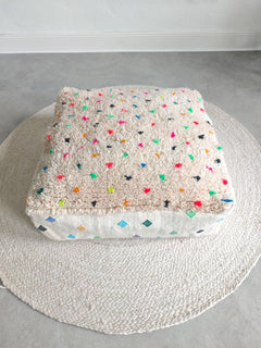 Marokkanischer Pouf, Berber Bodenkissen, kleine Punkte, Boho Sitzkissen aus Wolle bunt regenbogen, Vintage - CocosyBerlin