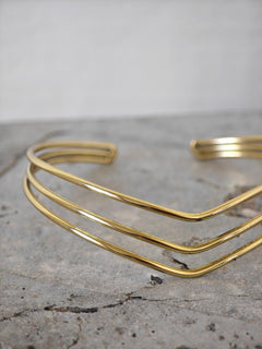 Minimalistischer Oberarmreif goldenem Messing, 3 - reihiger Arm Cuff aus Messing, Boho Festival Schmuck - CocosyBerlin