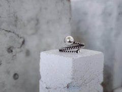 Silber Twisted Bubble Ring, Gedrehter Ring aus 925 Silber mit Kugeln, Minimalistischer Kugelring - CocosyBerlin